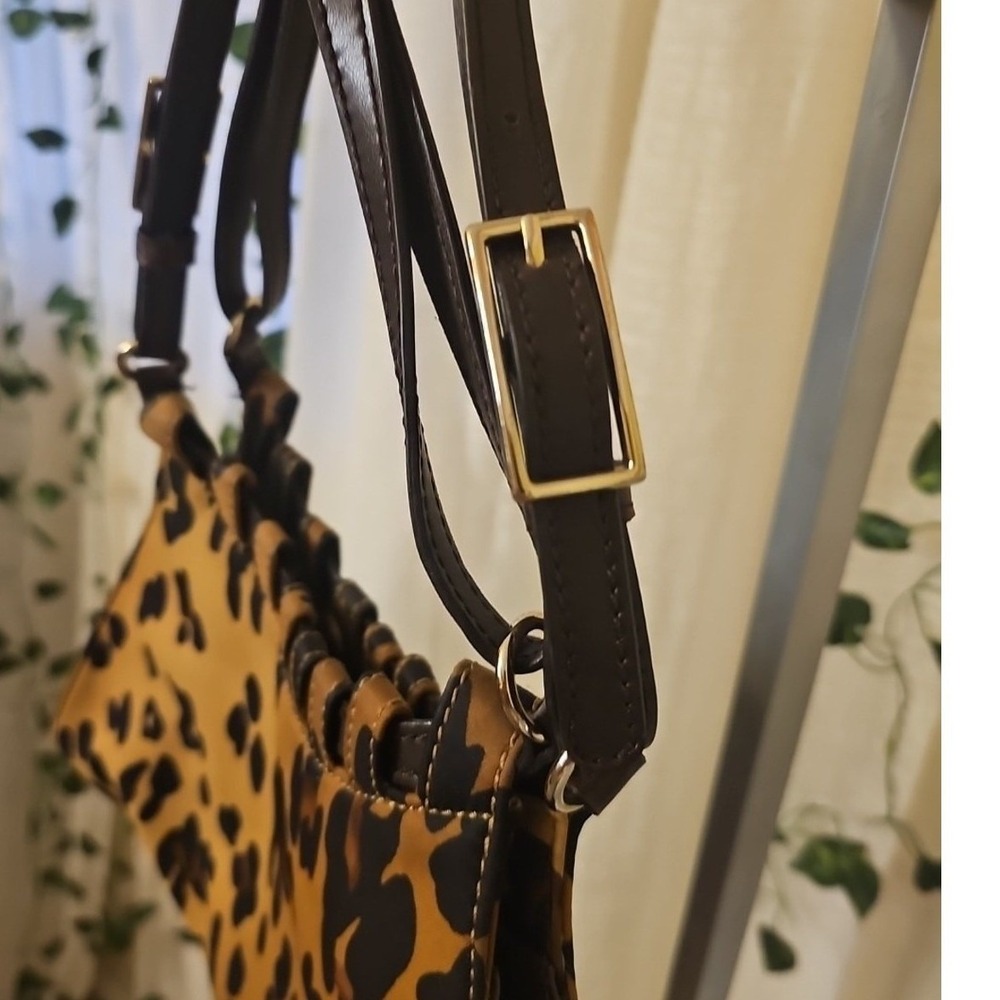 Liz Claiborne Leopard Animal Print Shoulder Bag Khaki Teal Liner Adjustable - Picture 2 of 4